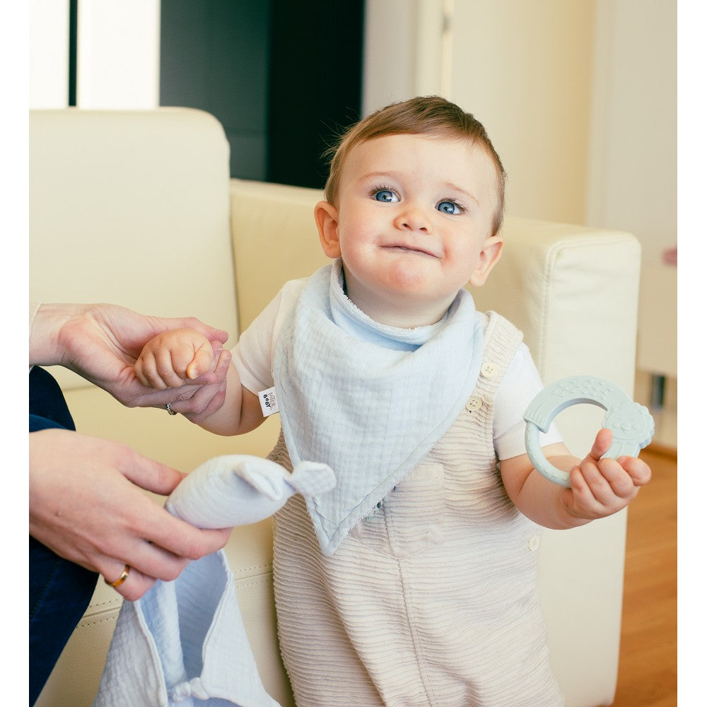 Baby Geschenkset aus Natural Bamboo – Doudou, Bandana & Beißring – Dunkelrosa